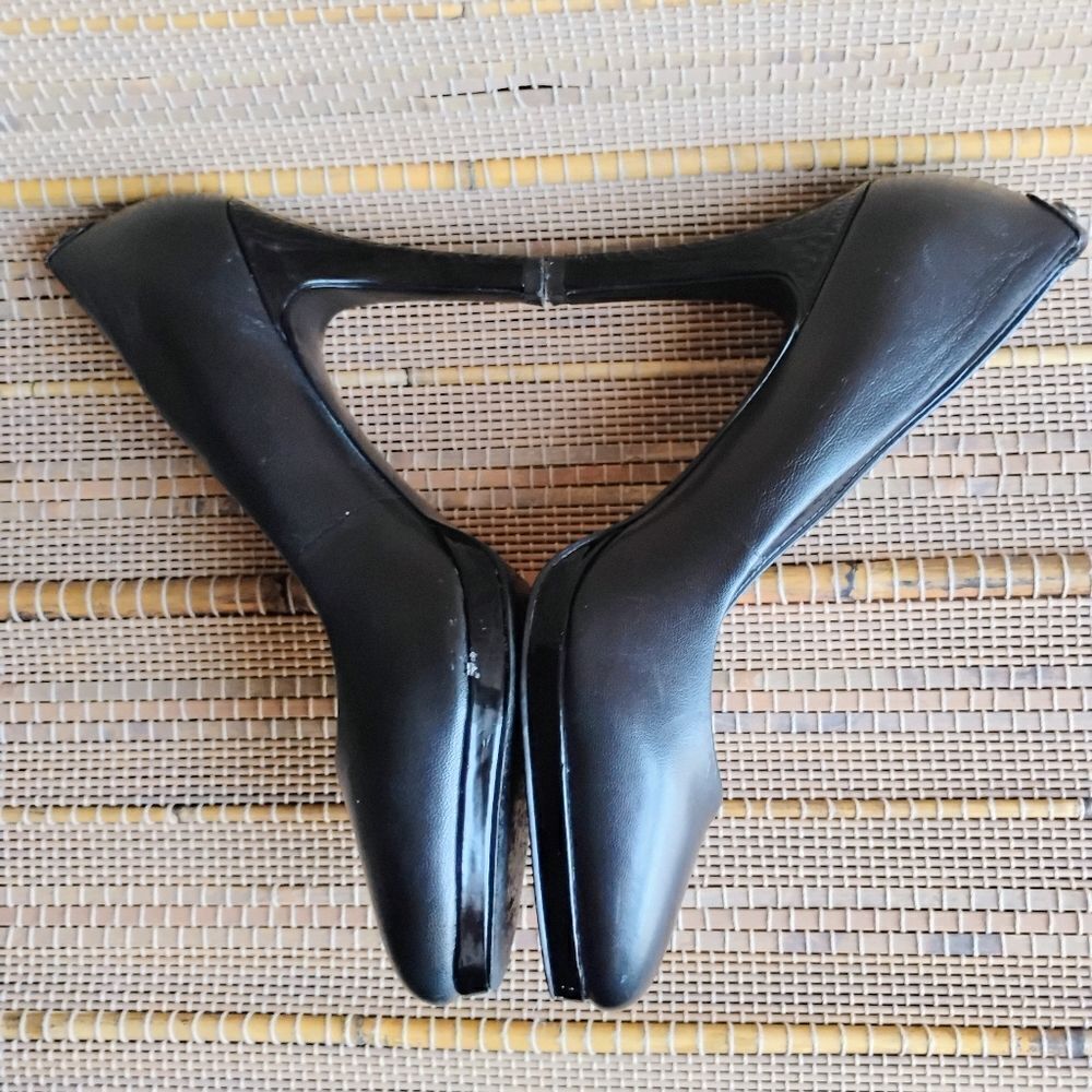 Classic Women's Tahari Black Leather Gallery Pumps size 9M US - Picture 15 of 15